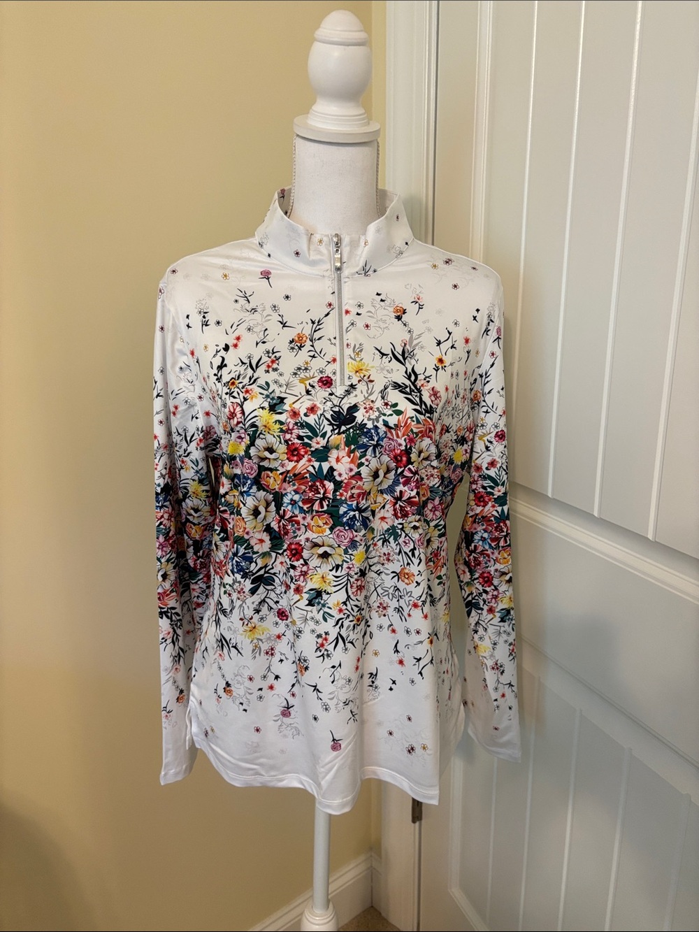 Acegolfs. XL. NWOT. White Floral Quarter-Zip Pullover Top